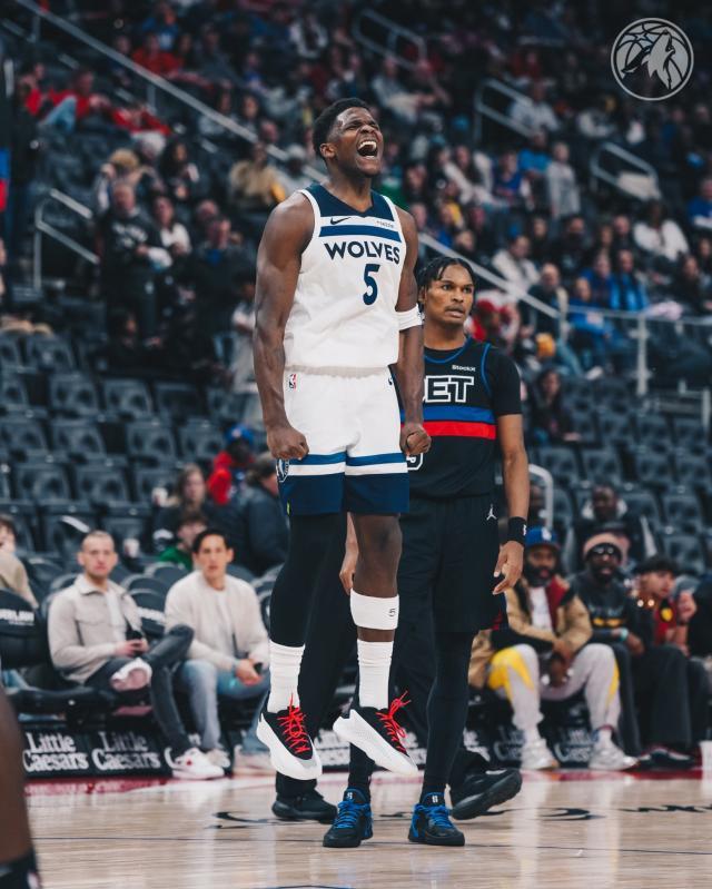 开云官网-上场抱怨得分太少 华子今晚抠掉传球键空砍53分！