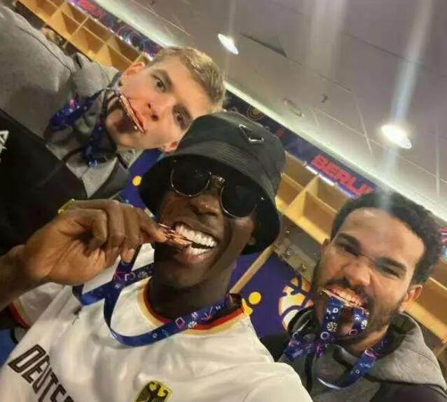 kaiyun-施罗德：铜牌收藏家里 在湖人有任务未完成